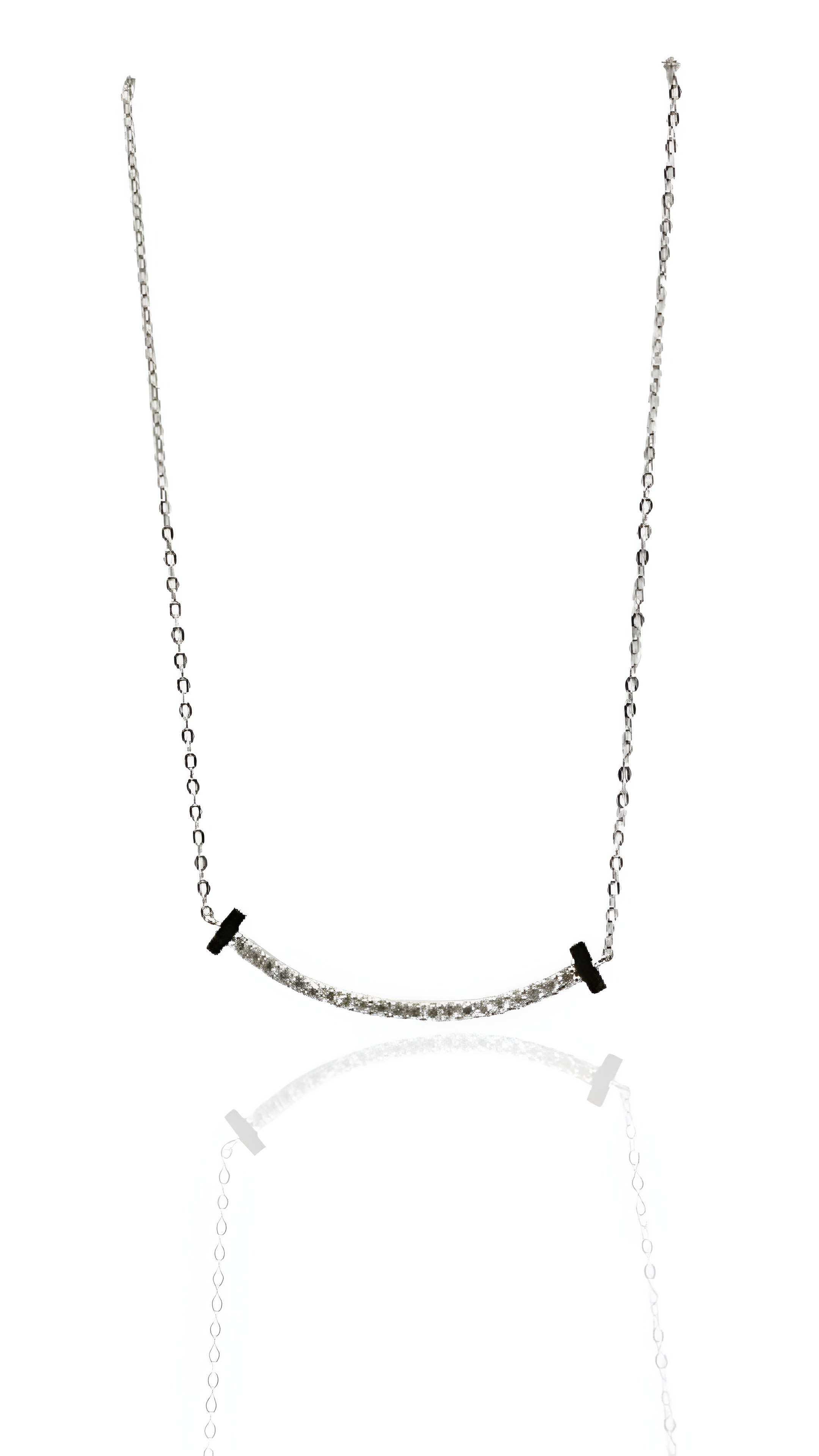 قلادة واحدة من الذهب عيار 18 قيراطًا والألماس المزروع في المختبر