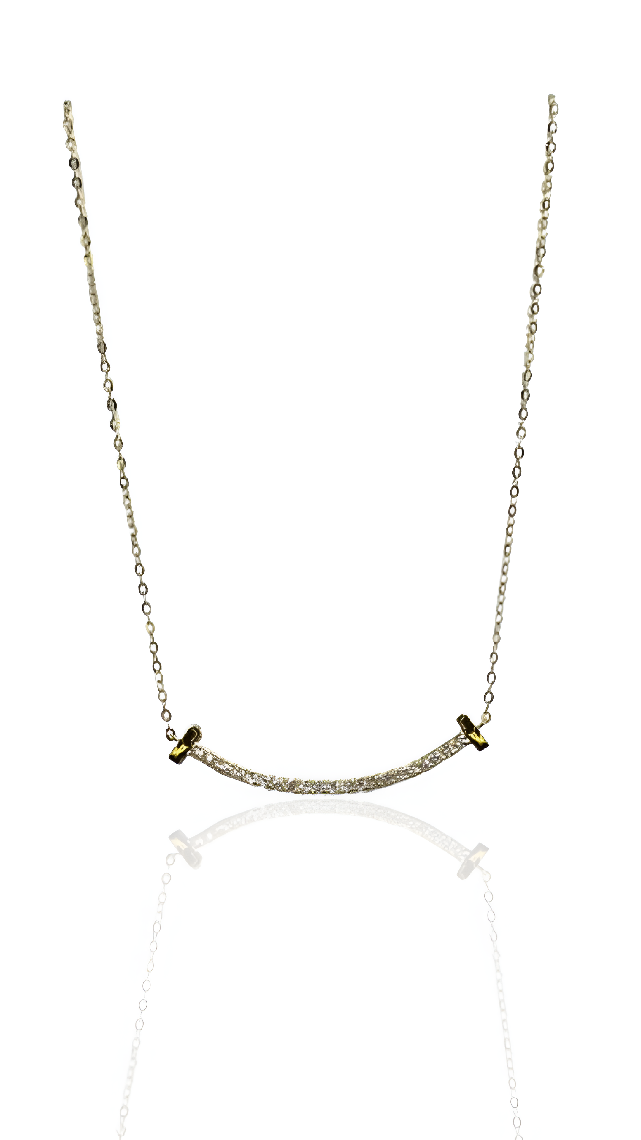 قلادة واحدة من الذهب عيار 18 قيراطًا والألماس المزروع في المختبر