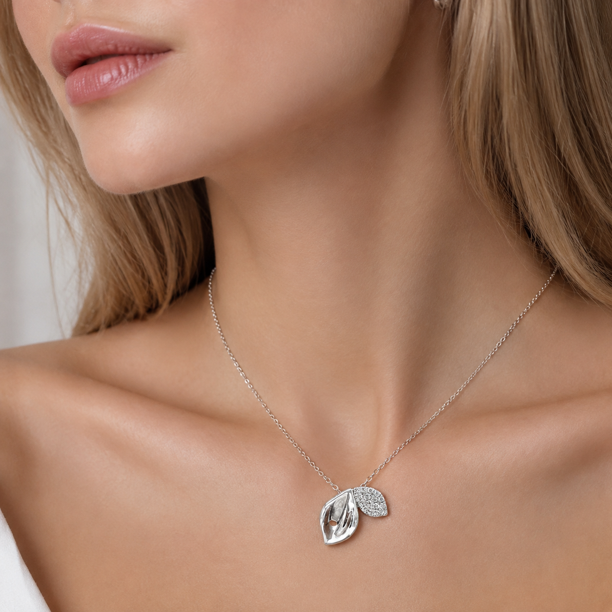 Diamonds Jewellery Necklace