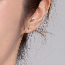 Load image into Gallery viewer, Pristine Flora Earrings in 18K Rose Gold with Diamonds
